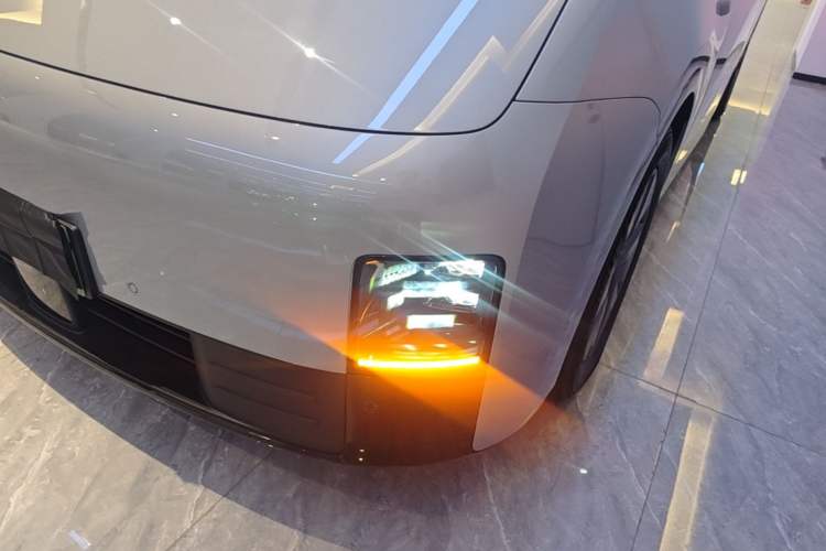 Used Li Auto MEGA 2025 Ultra Smart Refreshed Edition Left Front Headlight