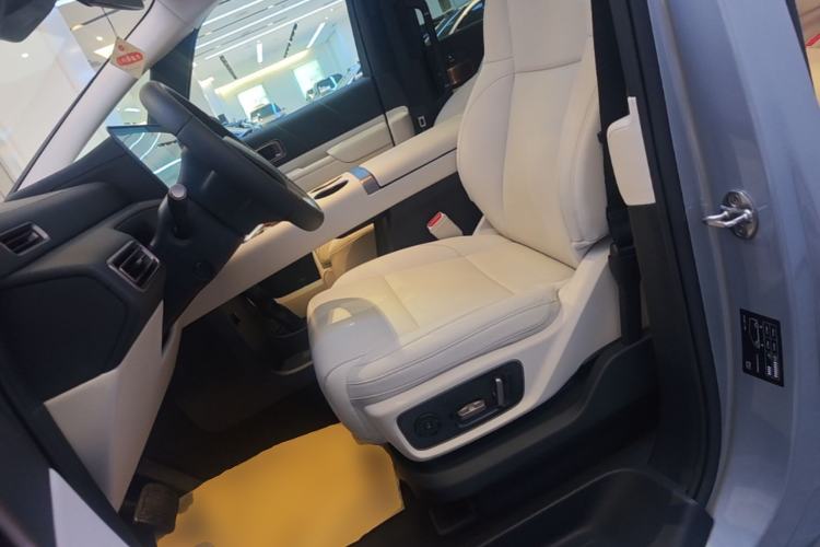 Used Li Auto MEGA 2025 Ultra Smart Refreshed Edition Left Front Seat