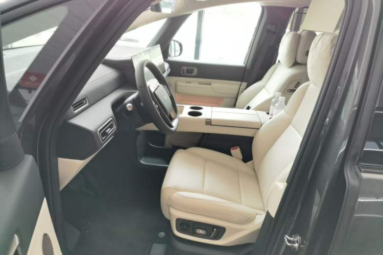Used Li Auto MEGA 2025 Ultra Smart Refreshed Edition Left Front Seat