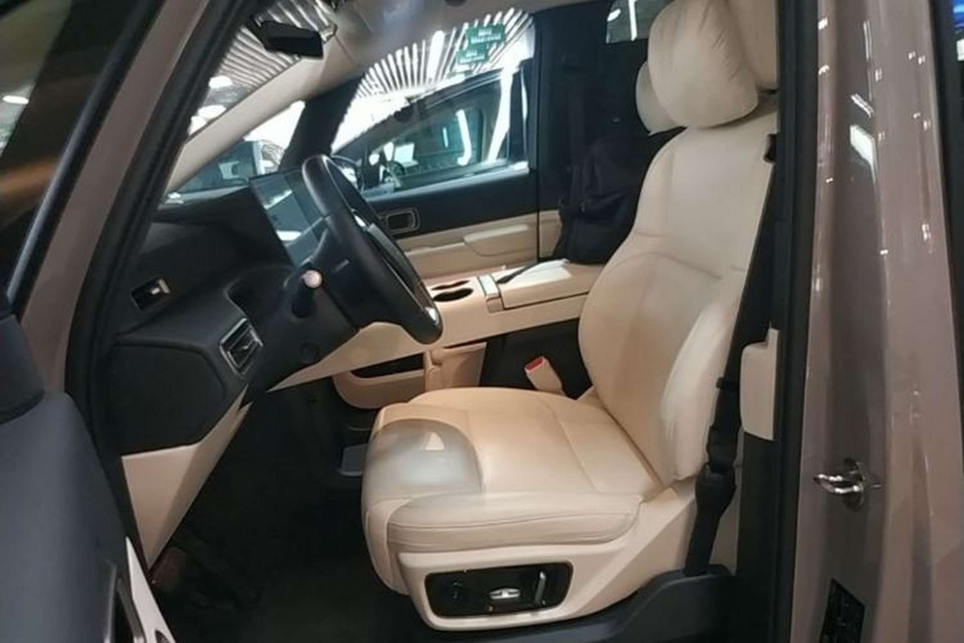 Used Li Auto MEGA 2025 Ultra Smart Refreshed Edition Left Front Seat