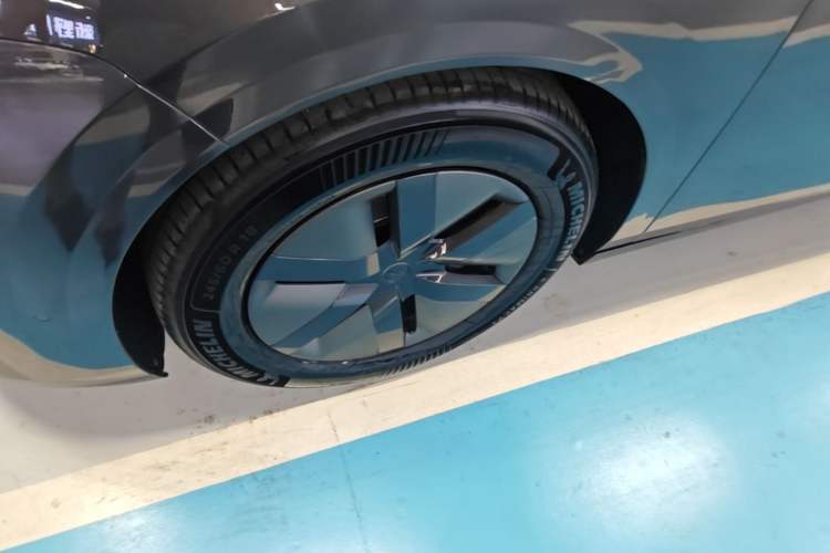 Used Li Auto MEGA 2025 Home Family Special Edition Left Front Wheel Hub
