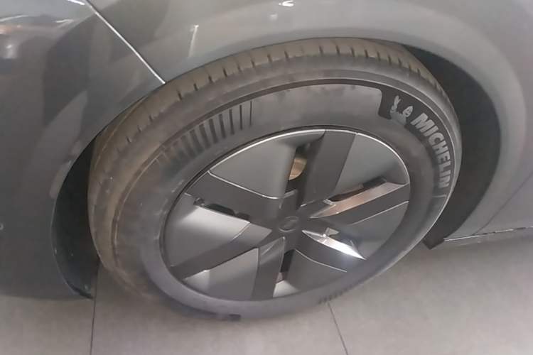 Used Li Auto MEGA 2025 Home Family Special Edition Left Front Wheel Hub