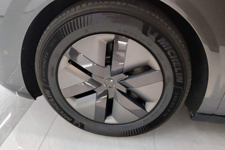 Used Li Auto MEGA 2025 Home Family Special Edition Left Front Wheel Hub