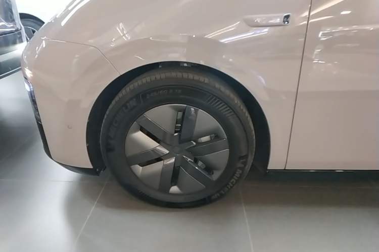 Used Li Auto MEGA 2025 Ultra Smart Refreshed Edition Left Front Wheel Hub