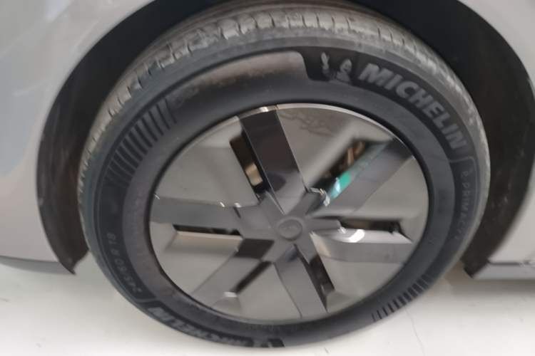 Used Li Auto MEGA 2025 Home Family Special Edition Left Front Wheel Hub