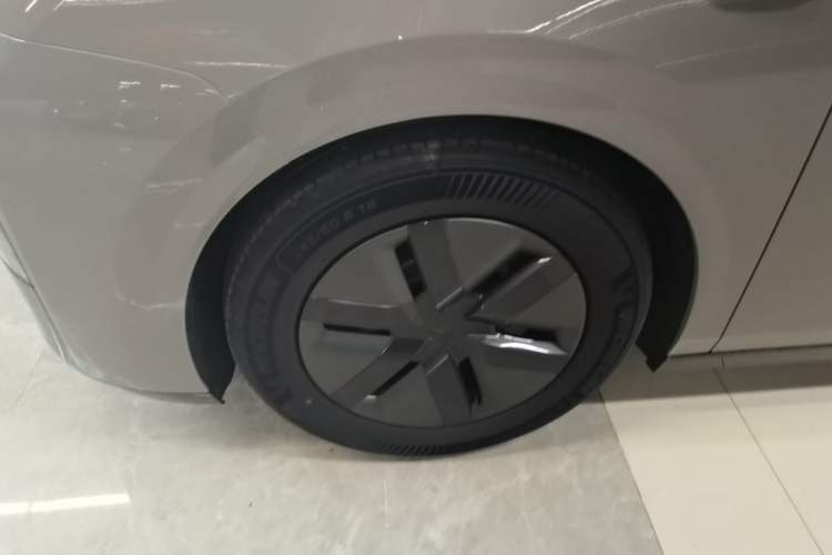 Used Li Auto MEGA 2025 Home Family Special Edition Left Front Wheel Hub