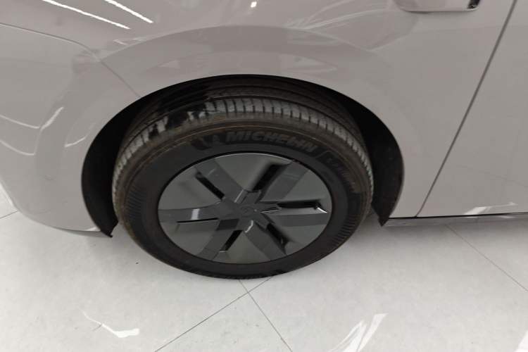 Used Li Auto MEGA 2025 Home Family Special Edition Left Front Wheel Hub