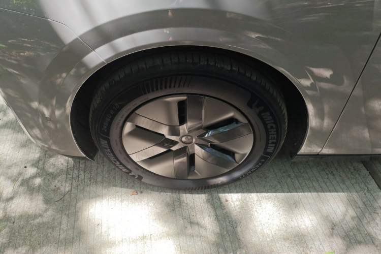 Used Li Auto MEGA 2025 Ultra Smart Refreshed Edition Left Front Wheel Hub