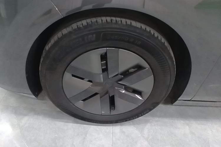 Used Li Auto MEGA 2025 Home Family Special Edition Left Front Wheel Hub