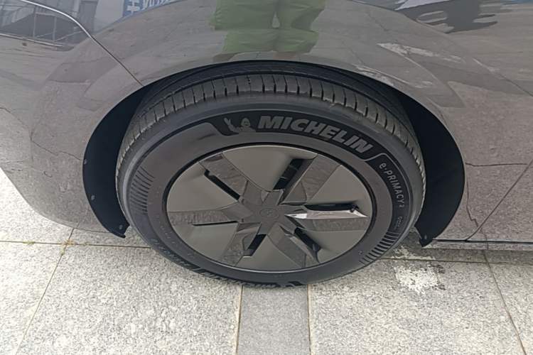 Used Li Auto MEGA 2025 Home Family Special Edition Left Front Wheel Hub