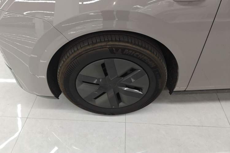 Used Li Auto MEGA 2025 Home Family Special Edition Left Front Wheel Hub