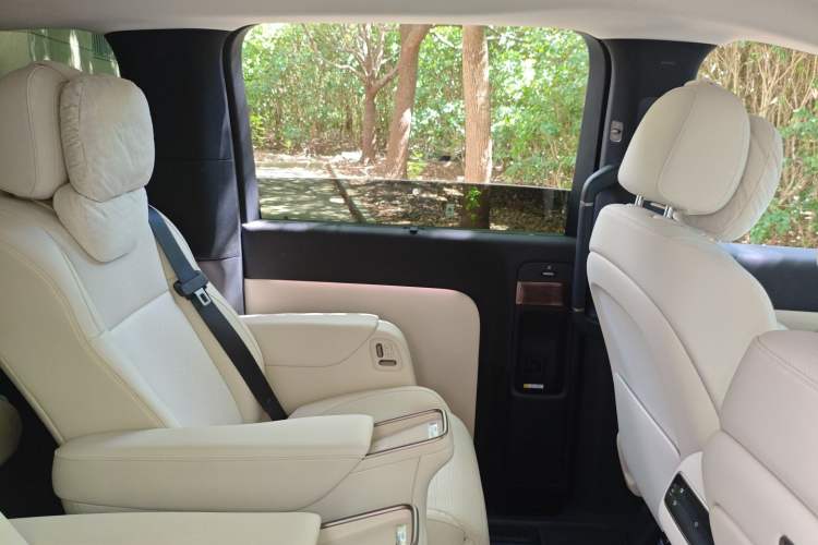 Used Li Auto MEGA 2025 Ultra Smart Refreshed Edition Left Rear Door Interior