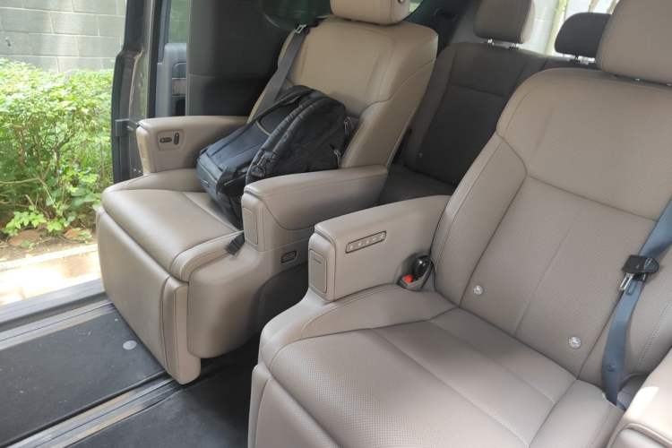 Used Li Auto MEGA 2025 Home Family Special Edition Left Rear Seat