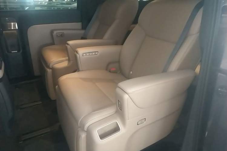 Used Li Auto MEGA 2025 Home Family Special Edition Left Rear Seat