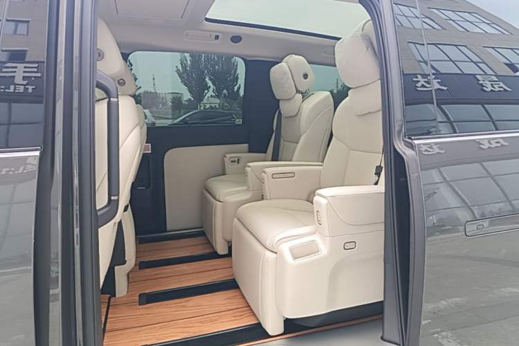 Used Li Auto MEGA 2025 Home Family Special Edition Left Rear Seat