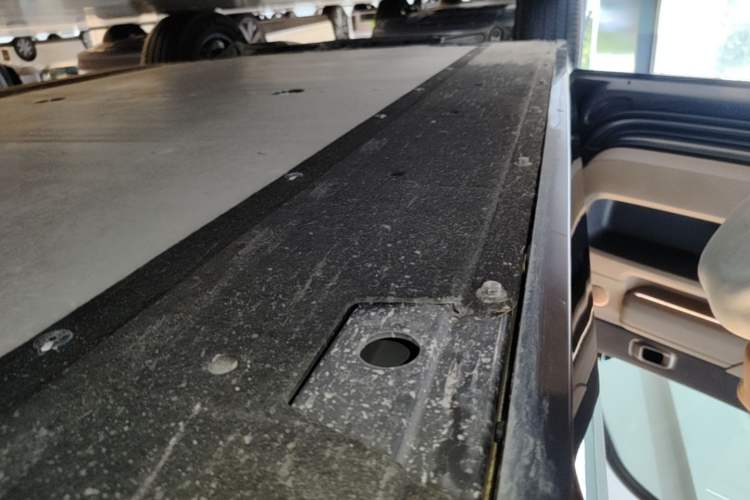 Used Li Auto MEGA 2025 Ultra Smart Refreshed Edition Left Side Sill