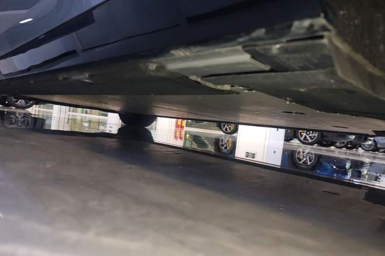 Used Li Auto MEGA 2025 Ultra Smart Refreshed Edition Left Side Sill