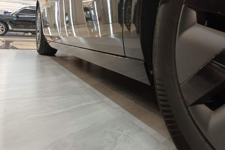 Used Li Auto MEGA 2025 Home Family Special Edition Left Side Sill