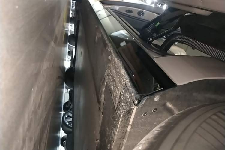 Used Li Auto MEGA 2025 Ultra Smart Refreshed Edition Left Side Sill
