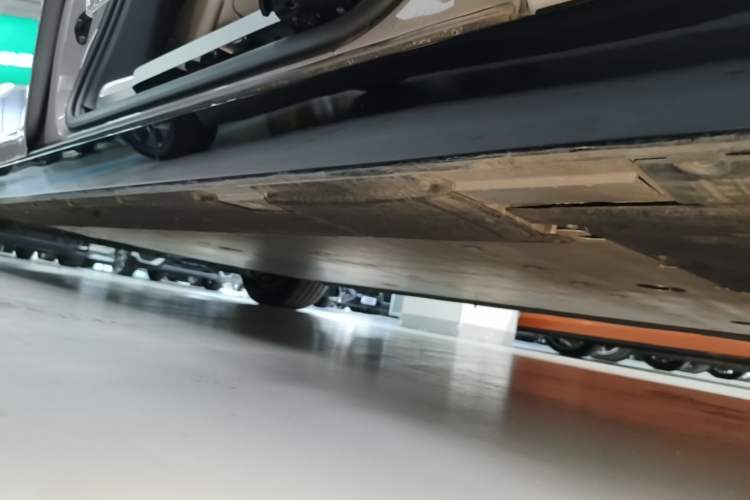 Used Li Auto MEGA 2025 Home Family Special Edition Left Side Sill