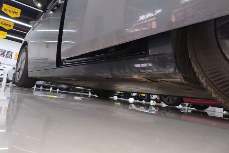 Used Li Auto MEGA 2025 Home Family Special Edition Left Side Sill