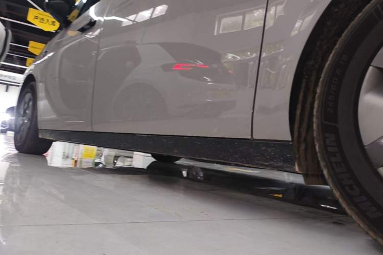 Used Li Auto MEGA 2025 Home Family Special Edition Left Side Sill