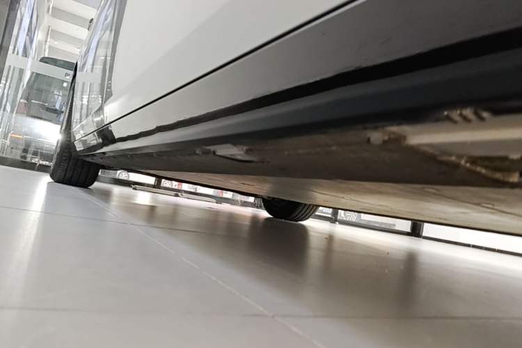 Used Li Auto MEGA 2025 Home Family Special Edition Left Side Sill