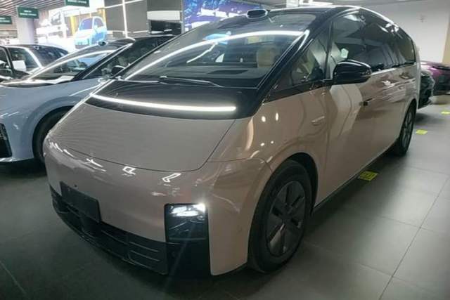 Used Li Auto MEGA 2025 Ultra Smart Refreshed Edition