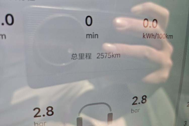 Used Li Auto MEGA 2025 Home Family Special Edition Odometer Close Up