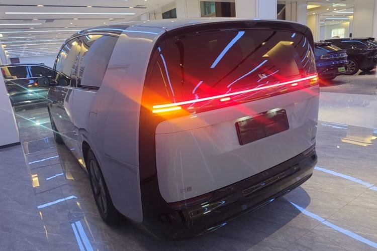 Used Li Auto MEGA 2025 Ultra Smart Refreshed Edition Rear Left 45 Deg