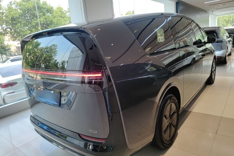 Used Li Auto MEGA 2025 Ultra Smart Refreshed Edition Rear Right 45 Deg