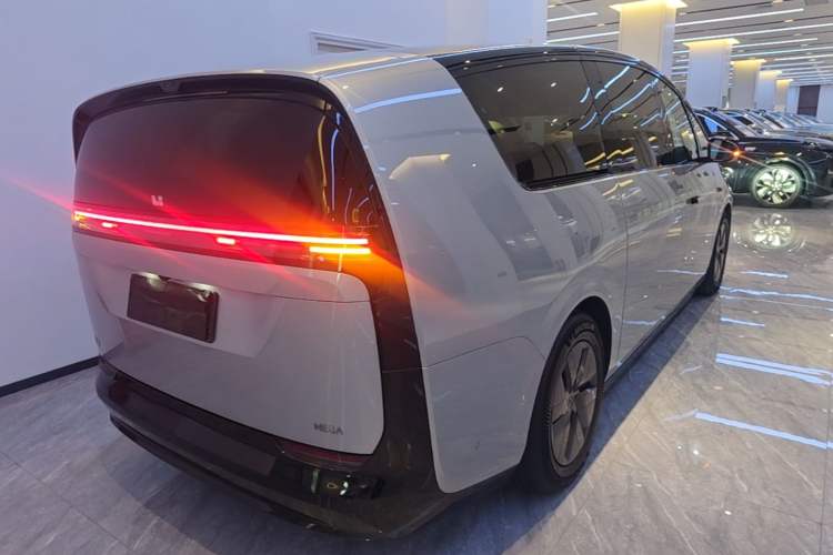 Used Li Auto MEGA 2025 Ultra Smart Refreshed Edition Rear Right 45 Deg