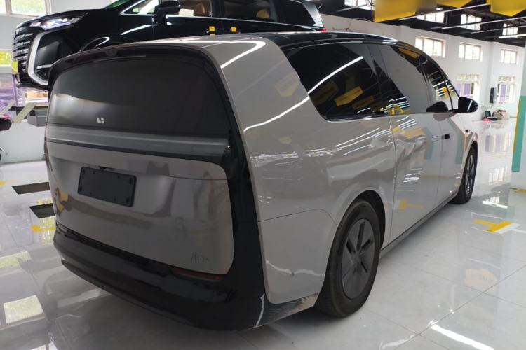 Used Li Auto MEGA 2025 Home Family Special Edition Rear Right 45 Deg