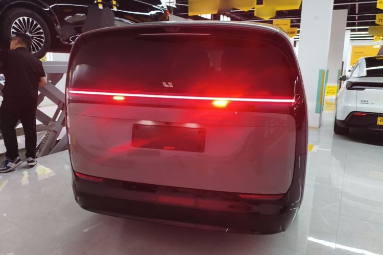 Used Li Auto MEGA 2025 Home Family Special Edition Rear