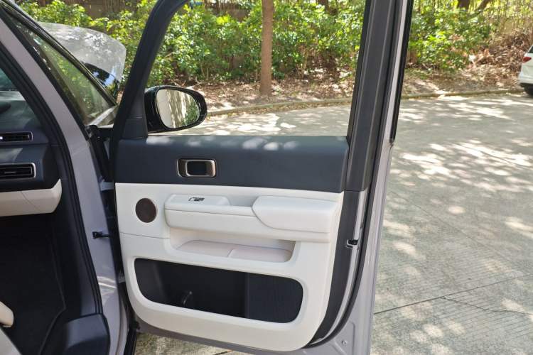 Used Li Auto MEGA 2025 Ultra Smart Refreshed Edition Right Front Door Interior