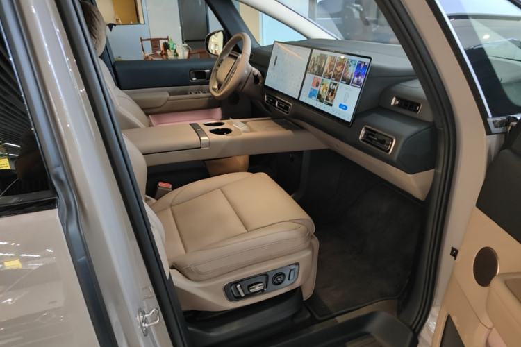 Used Li Auto MEGA 2025 Home Family Special Edition Right Front Seat