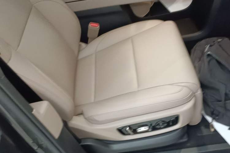 Used Li Auto MEGA 2025 Home Family Special Edition Right Front Seat
