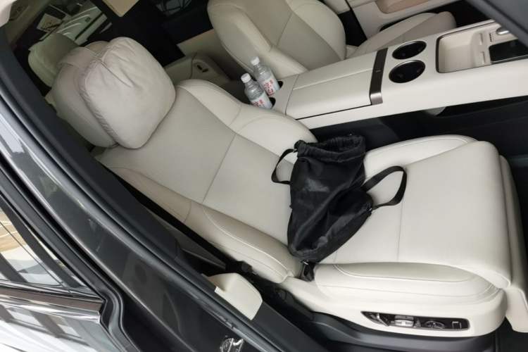 Used Li Auto MEGA 2025 Ultra Smart Refreshed Edition Right Front Seat