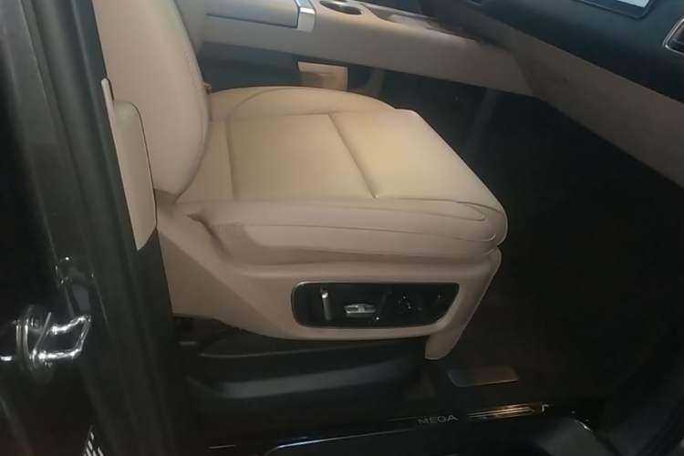 Used Li Auto MEGA 2025 Home Family Special Edition Right Front Seat