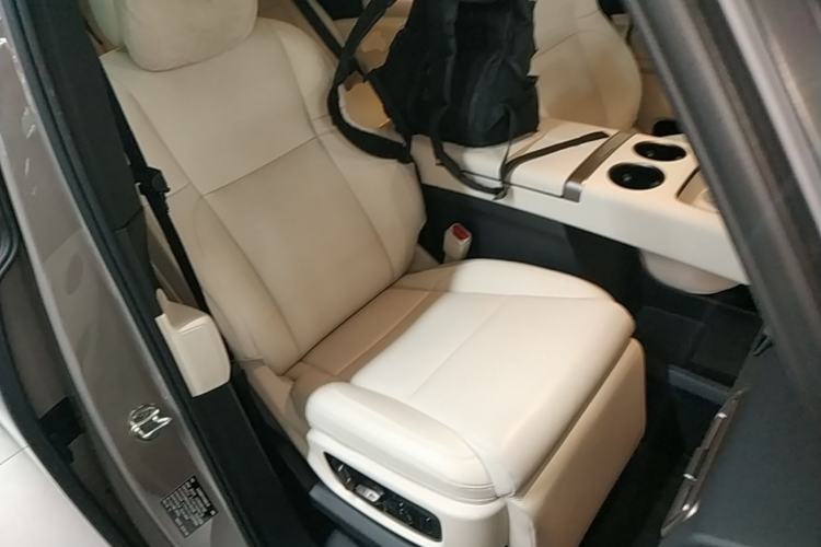 Used Li Auto MEGA 2025 Ultra Smart Refreshed Edition Right Front Seat