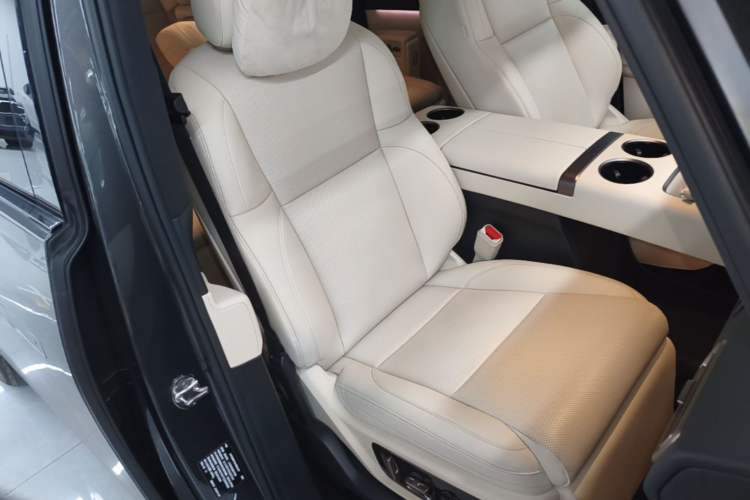 Used Li Auto MEGA 2025 Home Family Special Edition Right Front Seat