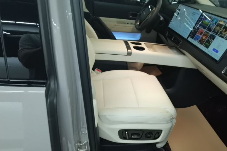 Used Li Auto MEGA 2025 Home Family Special Edition Right Front Seat