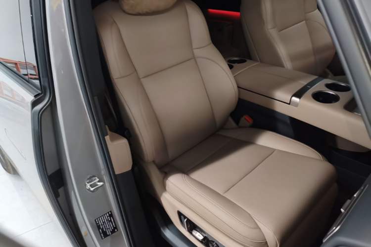 Used Li Auto MEGA 2025 Home Family Special Edition Right Front Seat