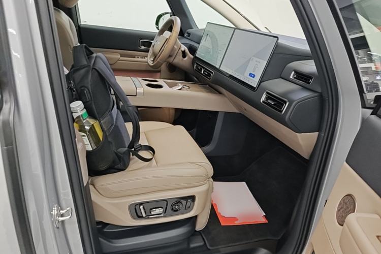 Used Li Auto MEGA 2025 Home Family Special Edition Right Front Seat
