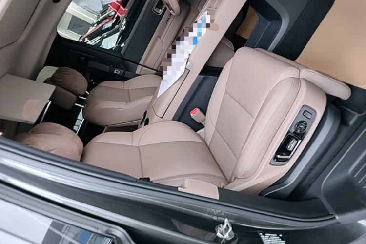 Used Li Auto MEGA 2025 Ultra Smart Refreshed Edition Right Front Seat