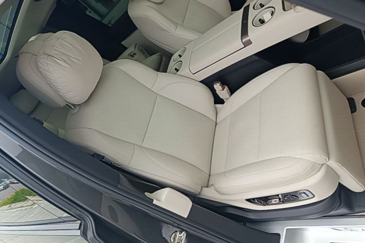 Used Li Auto MEGA 2025 Home Family Special Edition Right Front Seat