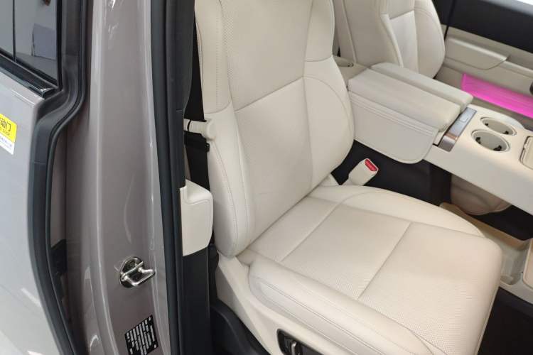 Used Li Auto MEGA 2025 Home Family Special Edition Right Front Seat