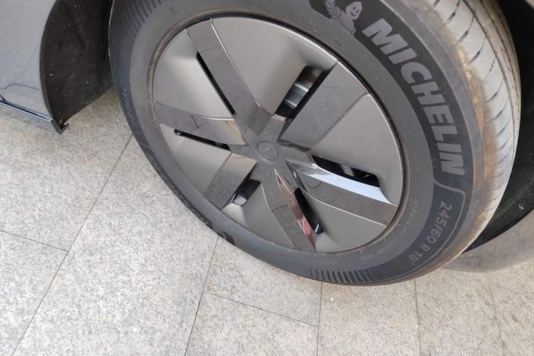 Used Li Auto MEGA 2025 Home Family Special Edition Right Front Wheel Hub