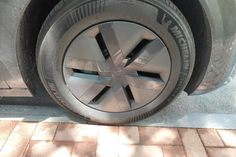 Used Li Auto MEGA 2025 Home Family Special Edition Right Front Wheel Hub