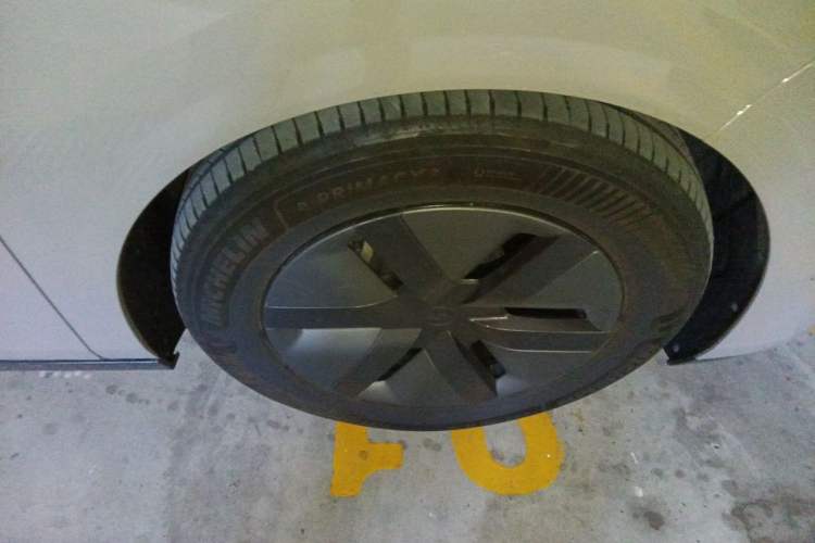 Used Li Auto MEGA 2025 Home Family Special Edition Right Front Wheel Hub